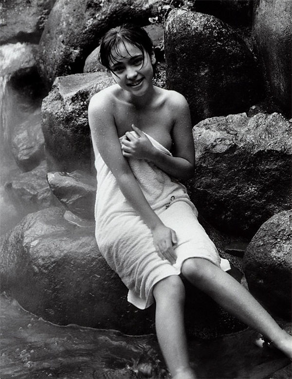 永井流奈写真集《天城淫行》高清全本[68P]