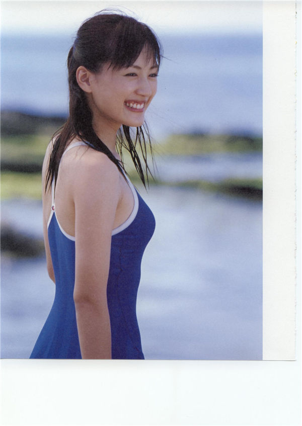 绫濑遥写真集《世界の中心で、愛をさけぶ ~MEMORIES~》高清全本[117P]