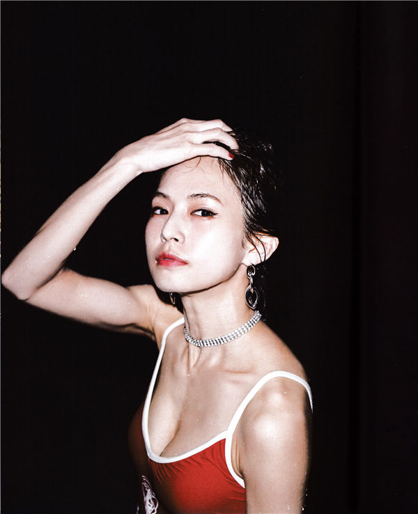 小野春菜写真集《SOMEWHERE》高清全本[128P]