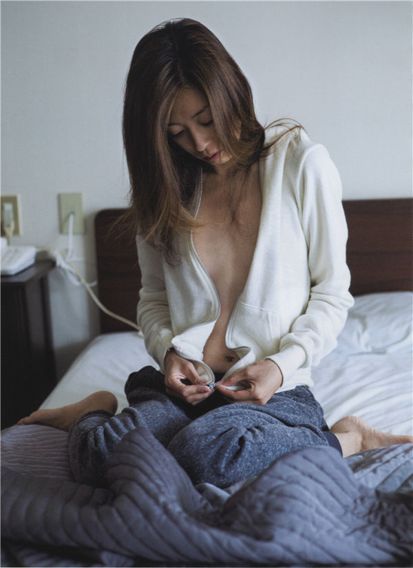 中村爱美写真集《Lyin’ Eyes》高清全本[116P]