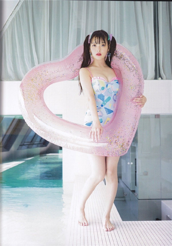 上坂堇写真集《すみれいろ》高清全本[66P]