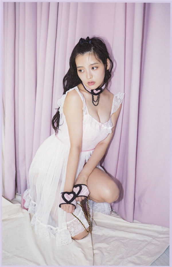 上坂堇写真集《すみれいろ》高清全本[66P]